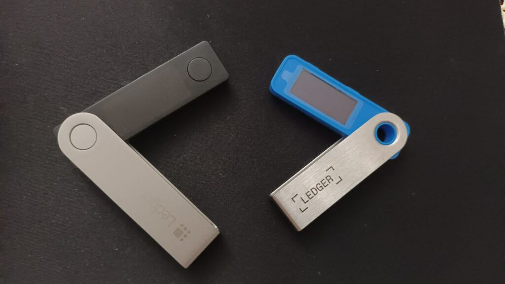 Ledger Nano X (sinistra) e S Plus (destra)